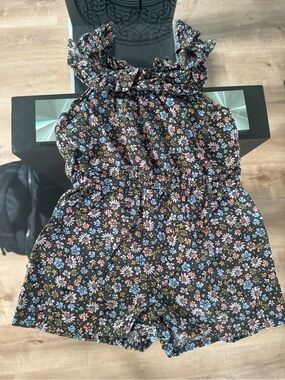 🖤H&M Floral Ruffle Neck Romper - 2T